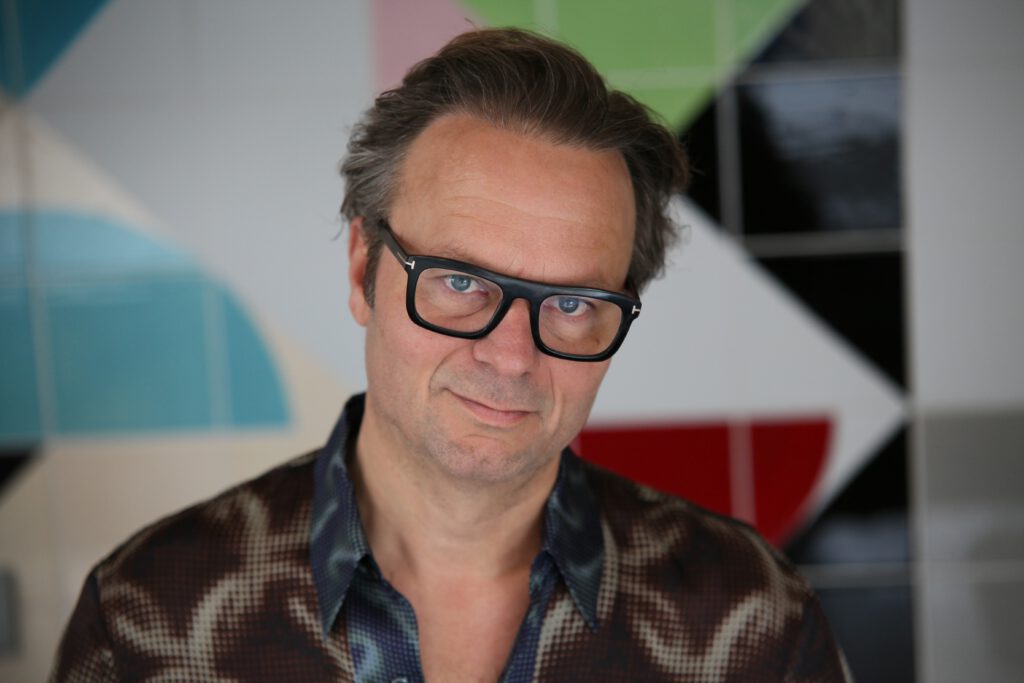 Oliver Rihs im Interview zu Schwarze Schafe