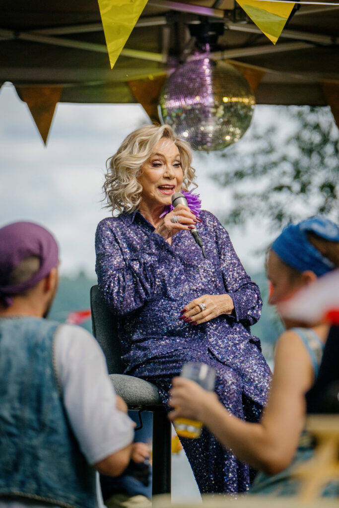 Judy Winter im Interview mit Andrea Zschocher zu "Familie Bundschuh - Wir machen Camping"