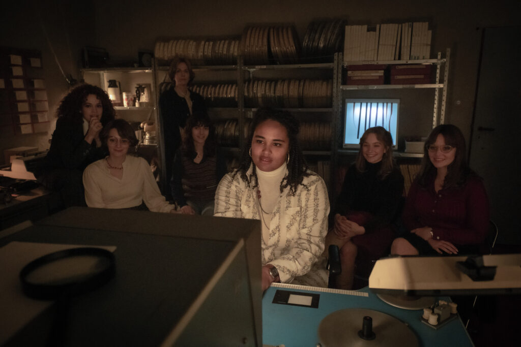 Maria Ehrich im Interview zu Ku'damm 77 mit Andrea Zschocher