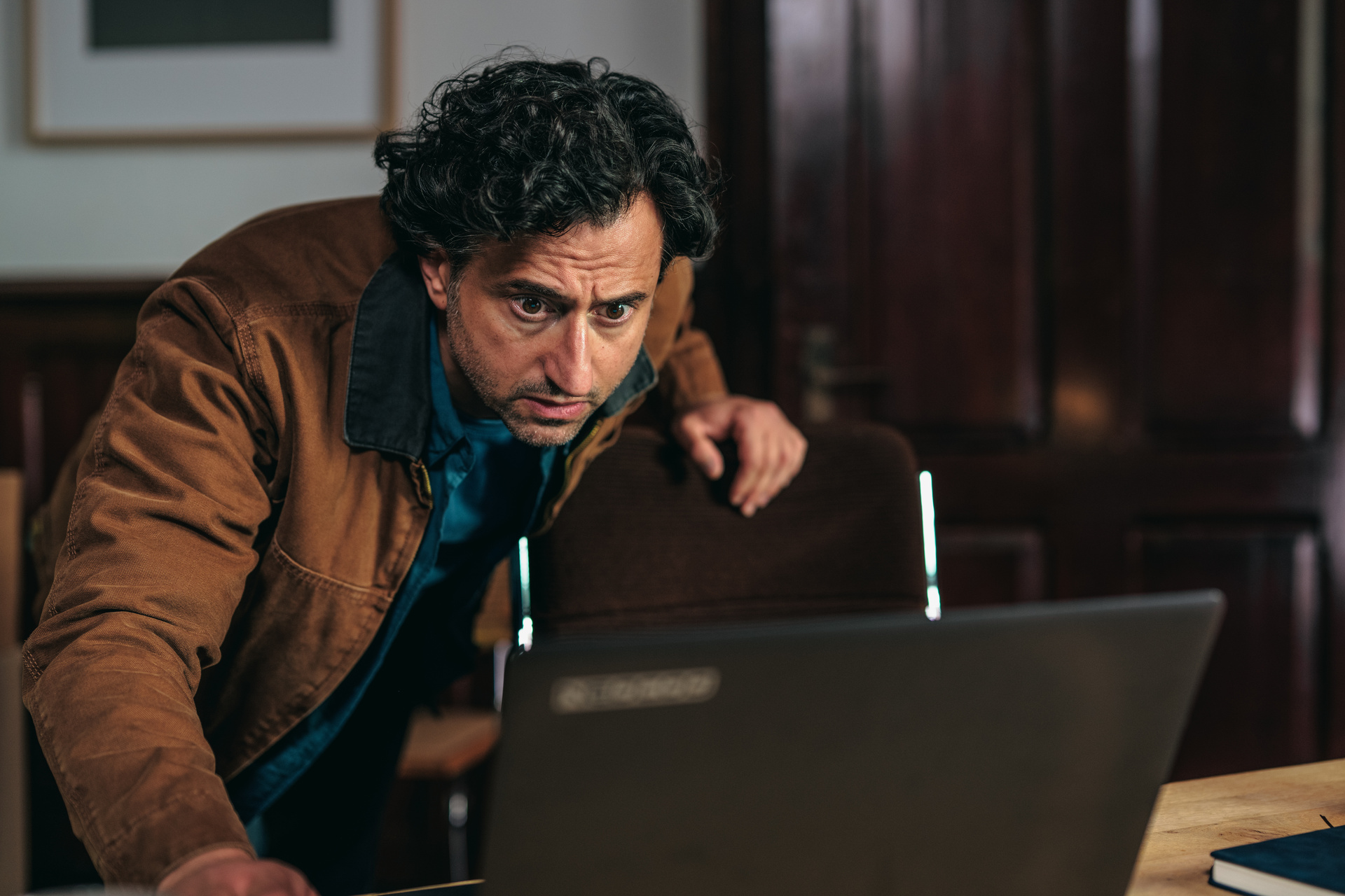 Serkan Kaya: „Wir lernen durch Empathie, wir trainieren unsere Empathiefähigkeit durch Kunst und Kultur“