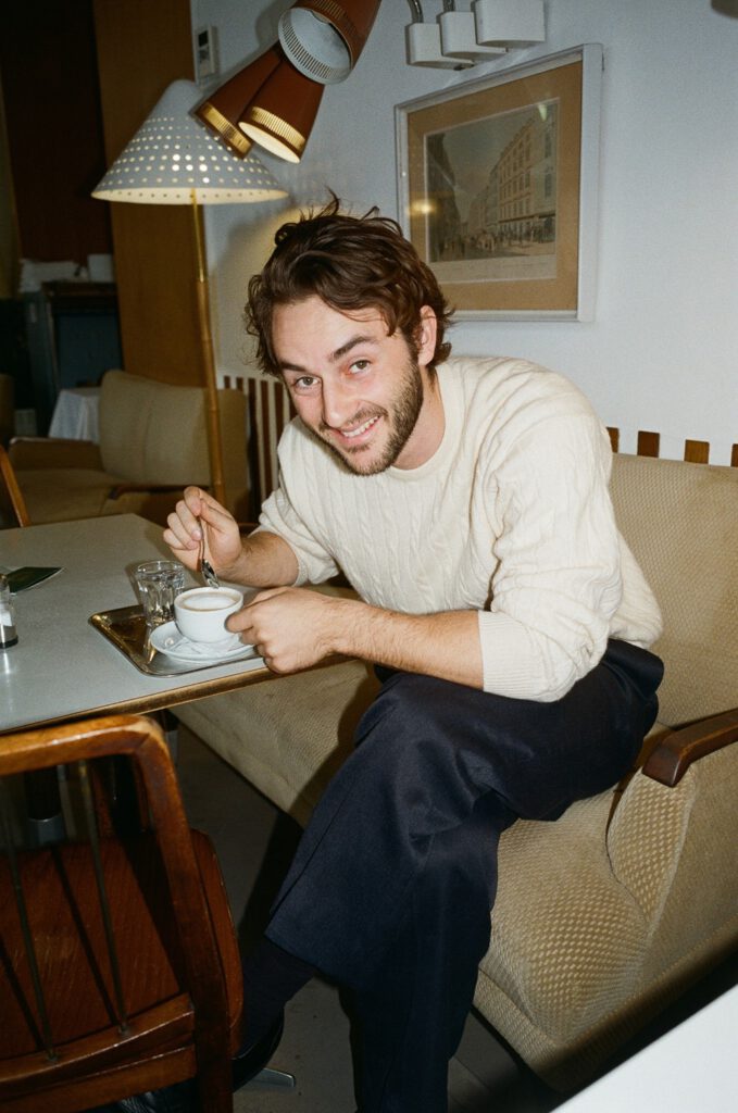 Tobias Resch zu "Das geheime Stockwerk" im Interview mit Andrea Zschocher