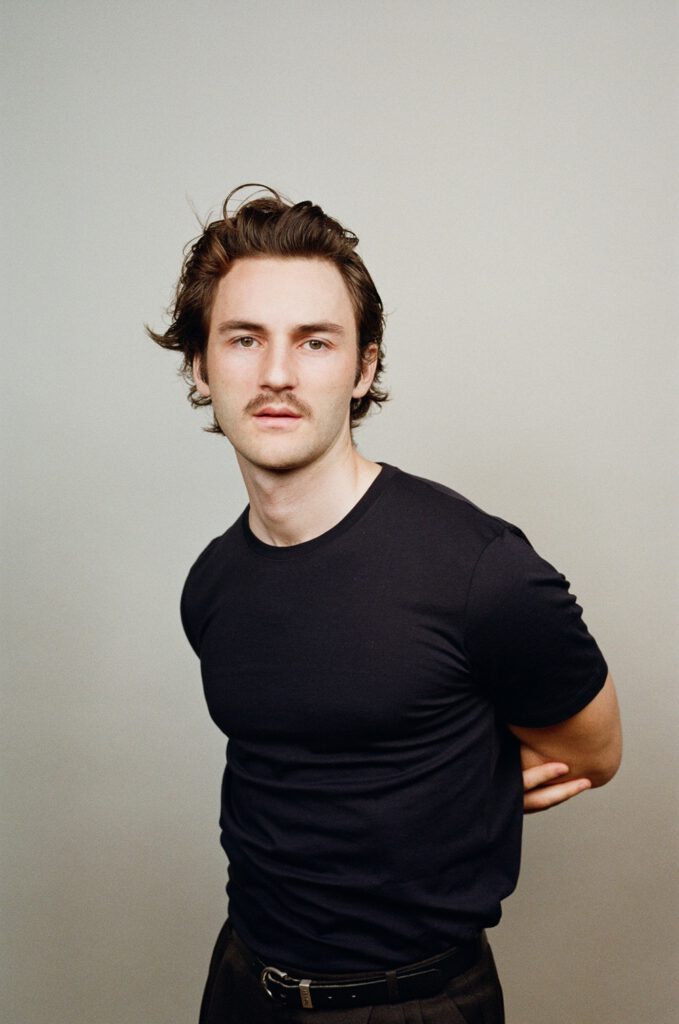 Tobias Resch zu "Das geheime Stockwerk" im Interview mit Andrea Zschocher