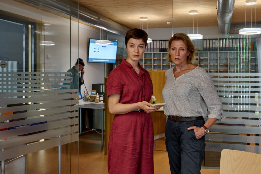 Franziska Weisz zu "Mordufer" im Interview mit Andrea Zschocher