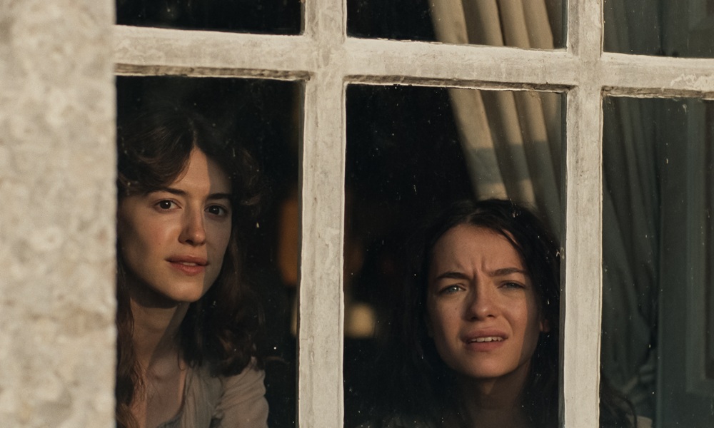 Daisy Edgar-Jones: „Der Film zeigt wie Frauen die Version ihrer selbst werden, wenn wir doch gleichzeitig immer das Gefühl haben, wir müssten jemand anderes sein, damit andere uns akzeptieren.“